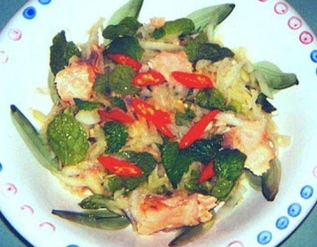 Papaya Salad with Grilled Salmon