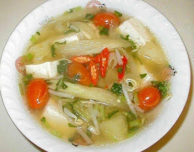 Vegetarian Sour and Spicy Soup