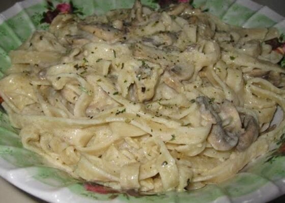 Pasta with Garlic Butter Mushroom and Sour Cream