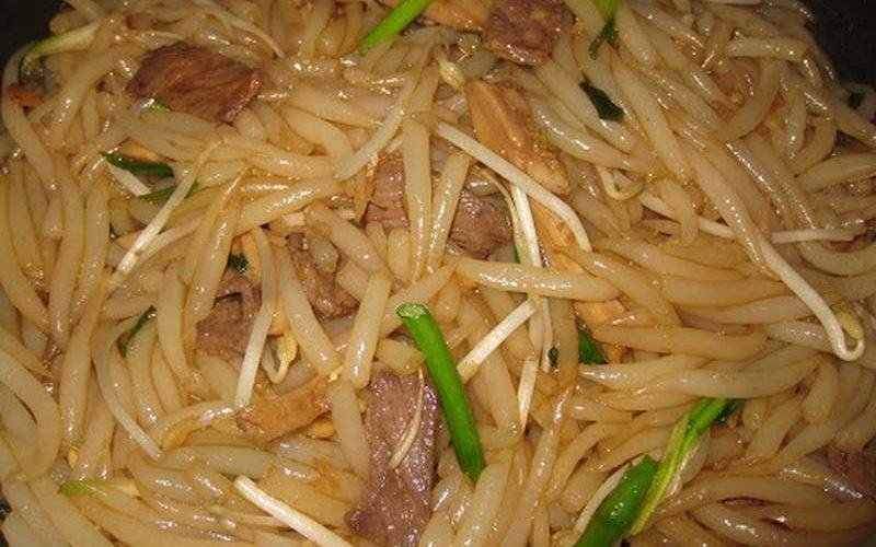 Cambodian Stir fry Rice Pin noodle with Pork
