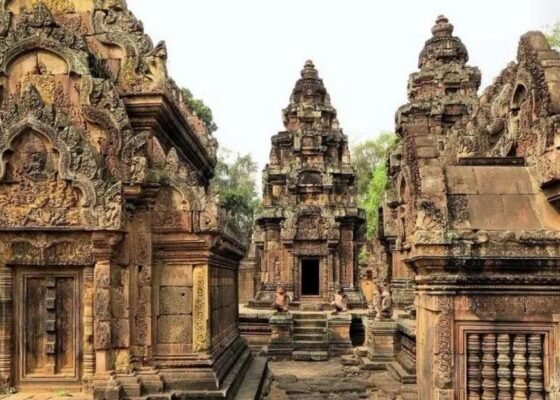 Banteay Srei Temple – Beautiful Ancient Khmer Lady Temple