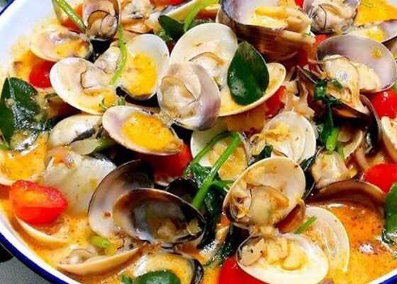 Thai Red Curry Coconut Clams