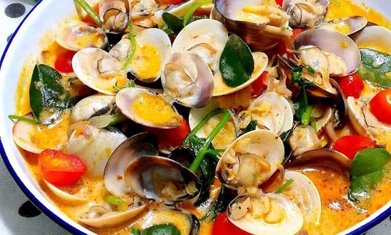 Thai Red Curry Coconut Clams