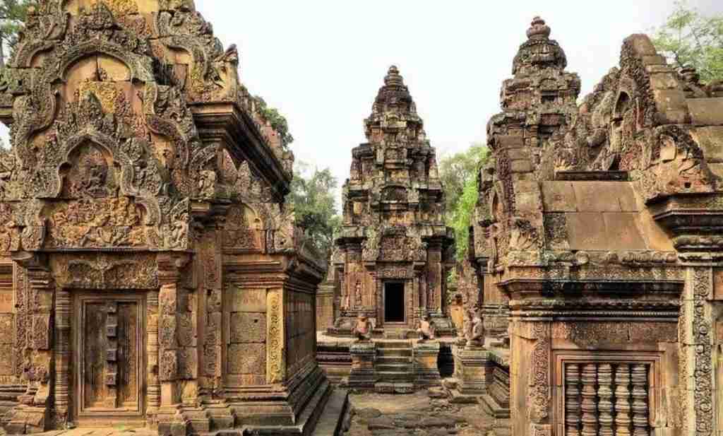 Banteay Srei Temple – Beautiful Ancient Khmer Lady Temple