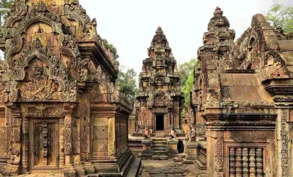 Banteay Srei Temple – Beautiful Ancient Khmer Lady Temple