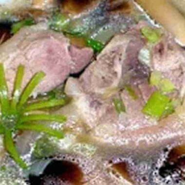 Braised Pork Hock with Straw Mushroom