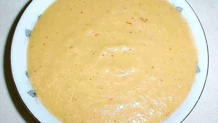 Pineapple with Peanut Sauce