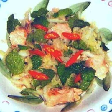 Papaya Salad with Grilled Salmon