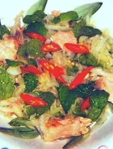 Papaya Salad with Grilled Salmon