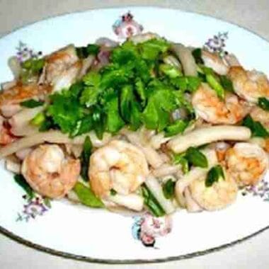 Green Papaya Salad with Pork and Shrimp