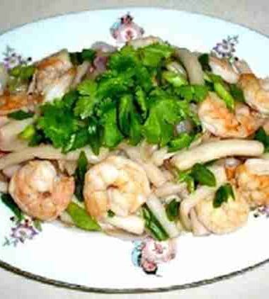 Green Papaya Salad with Pork and Shrimp