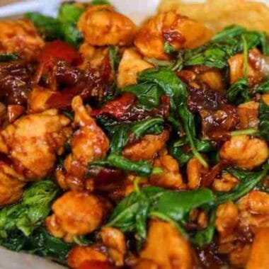 Delicious Spicy Basil Chicken