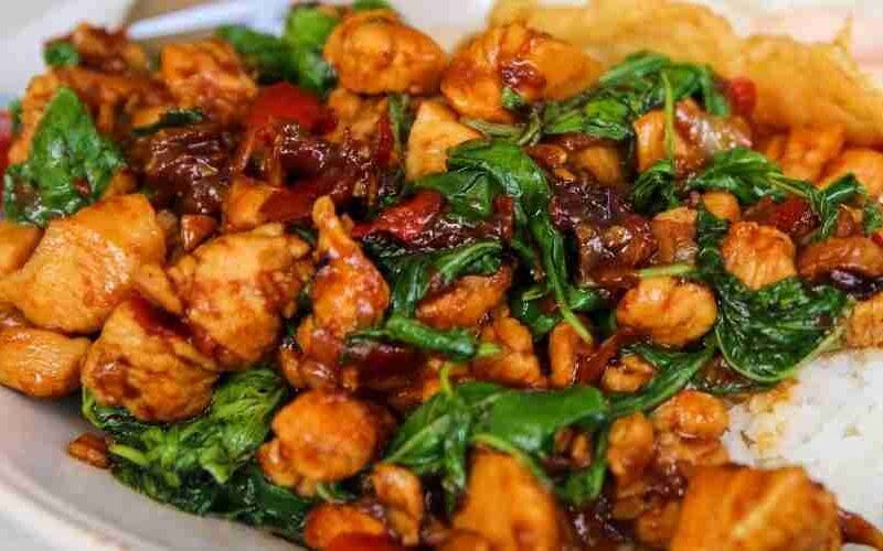 Delicious Spicy Basil Chicken