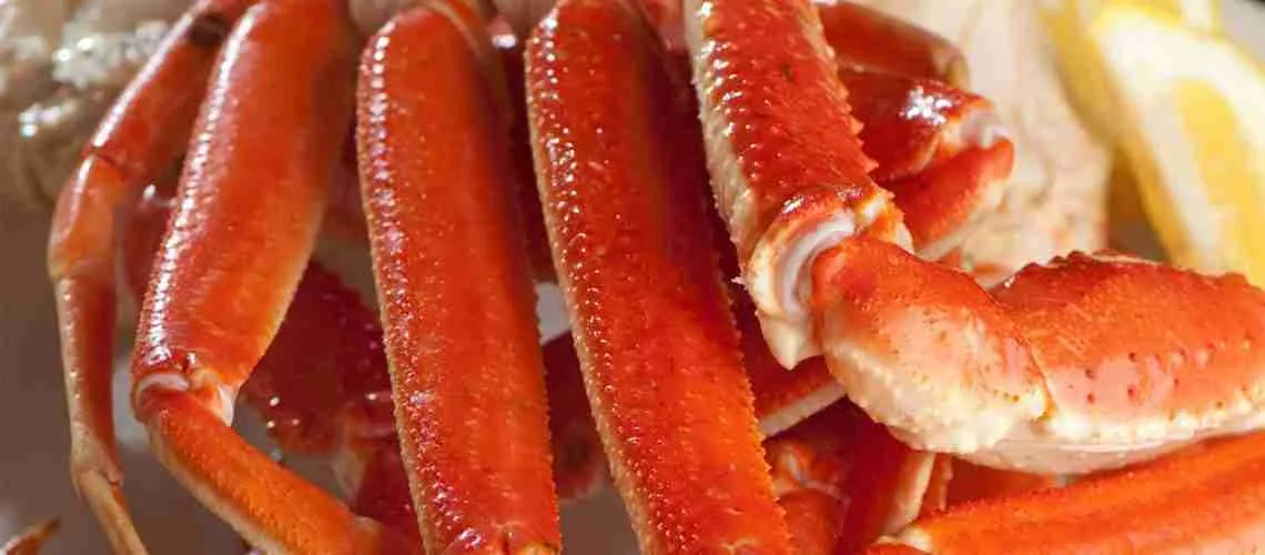 Steamed Lemon Grass with Crab Legs