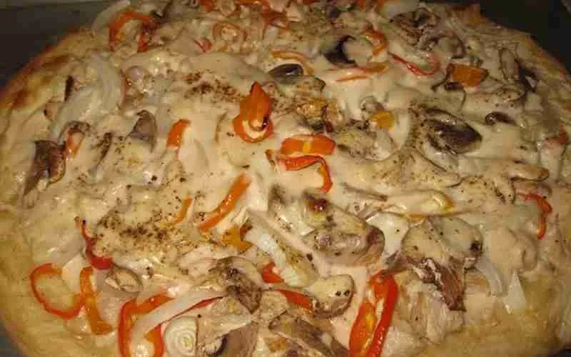 Yummy Alfredo Pizza