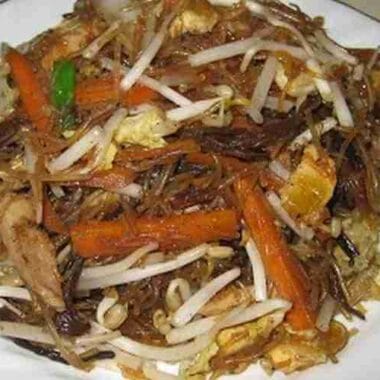 Stir fry clear rice noodle with Chicken