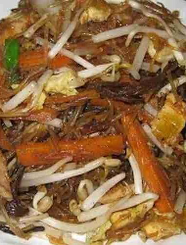 Stir fry clear rice noodle with Chicken