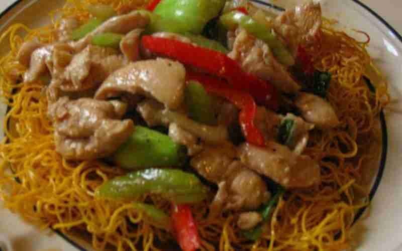 Chinese Crispy Noodle with Beef