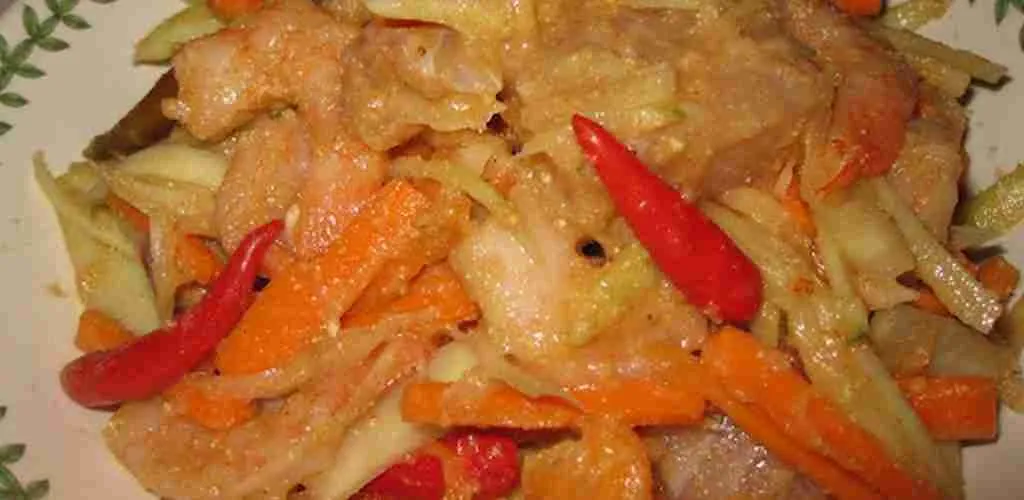 Fermented Fish and Green Papaya Pickle