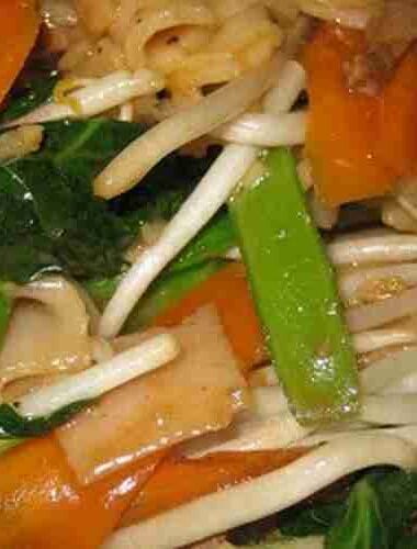 Stir fry Fresh Rice Noodle with Broccoli