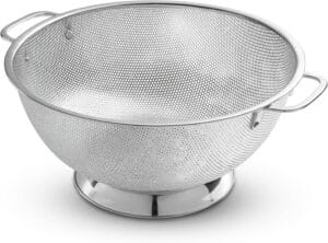 Strainer for draining food